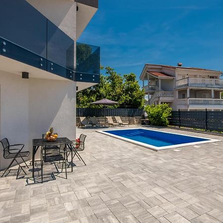 Apartments Villa "Aurea" With Pool Krk Town Exteriör bild