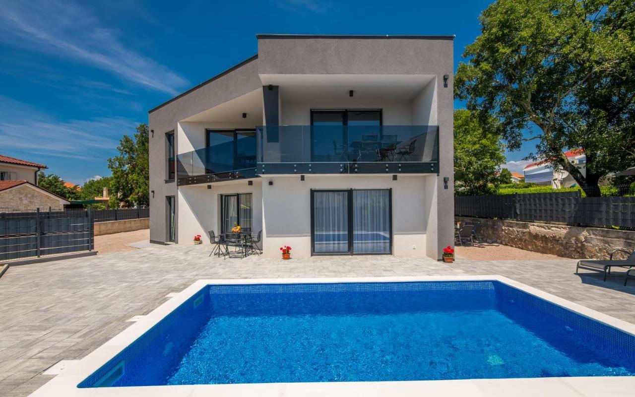 Apartments Villa "Aurea" With Pool Krk Town Exteriör bild