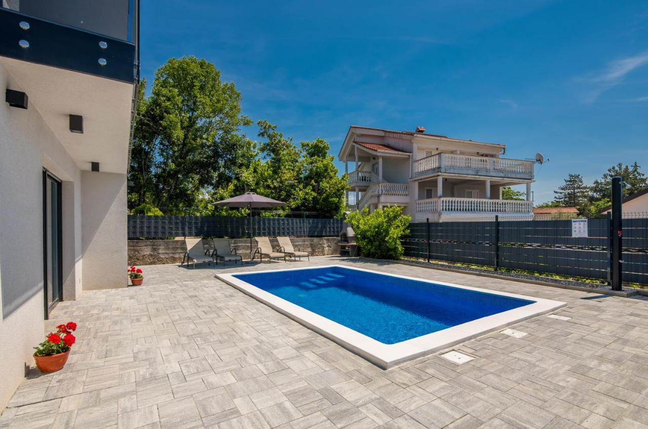 Apartments Villa "Aurea" With Pool Krk Town Exteriör bild