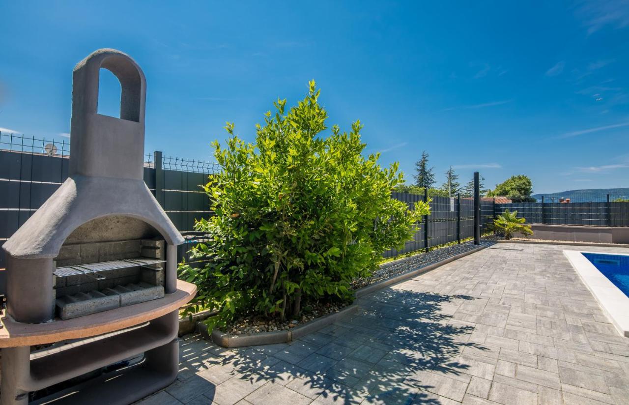 Apartments Villa "Aurea" With Pool Krk Town Exteriör bild