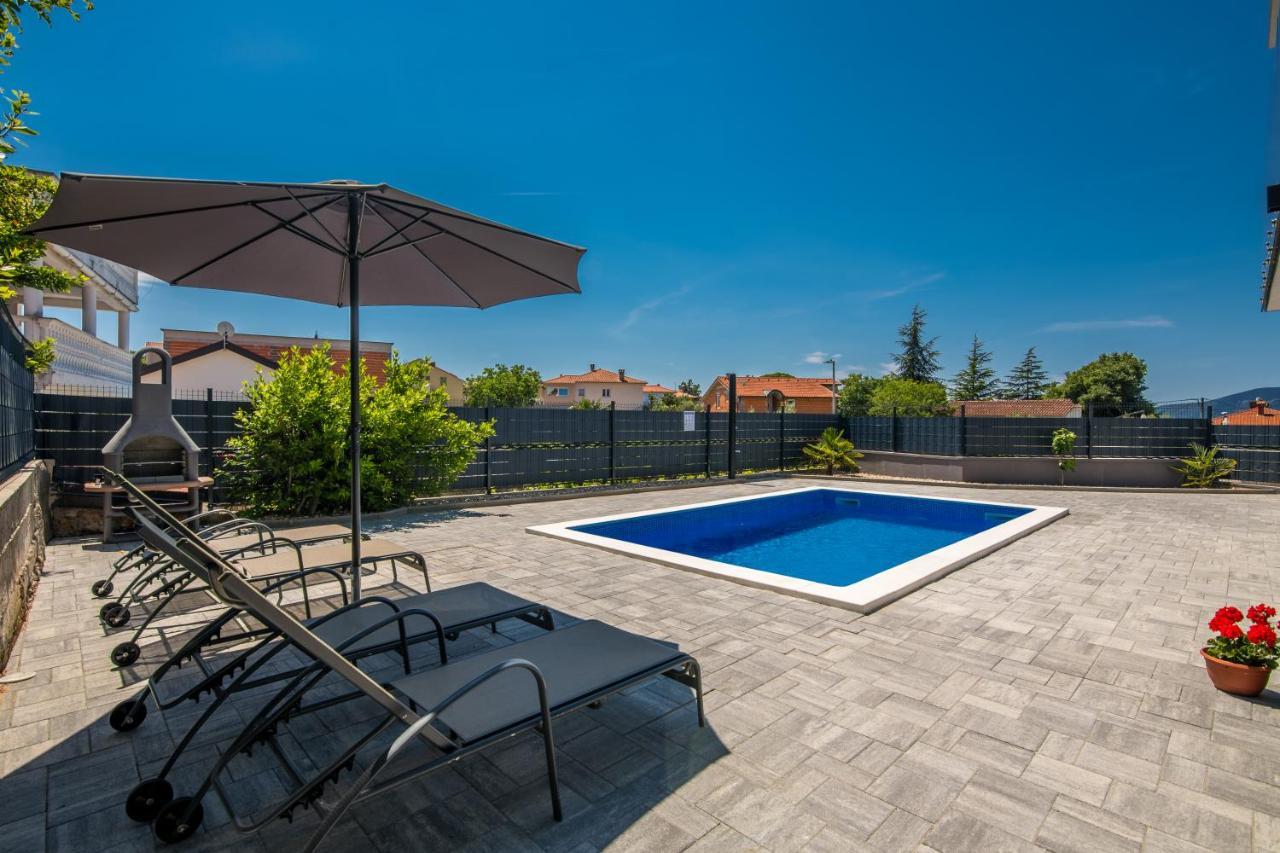 Apartments Villa "Aurea" With Pool Krk Town Exteriör bild