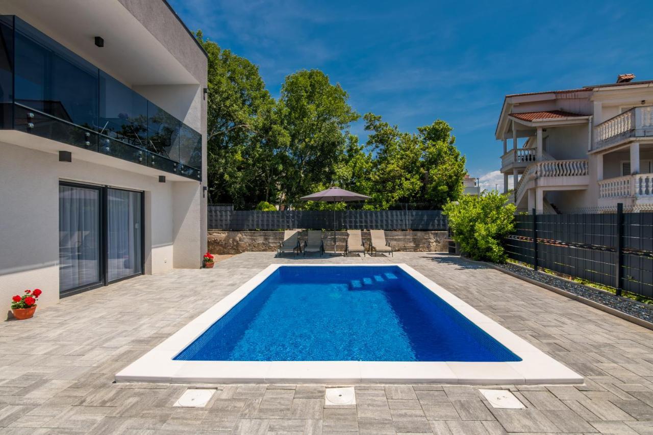 Apartments Villa "Aurea" With Pool Krk Town Exteriör bild