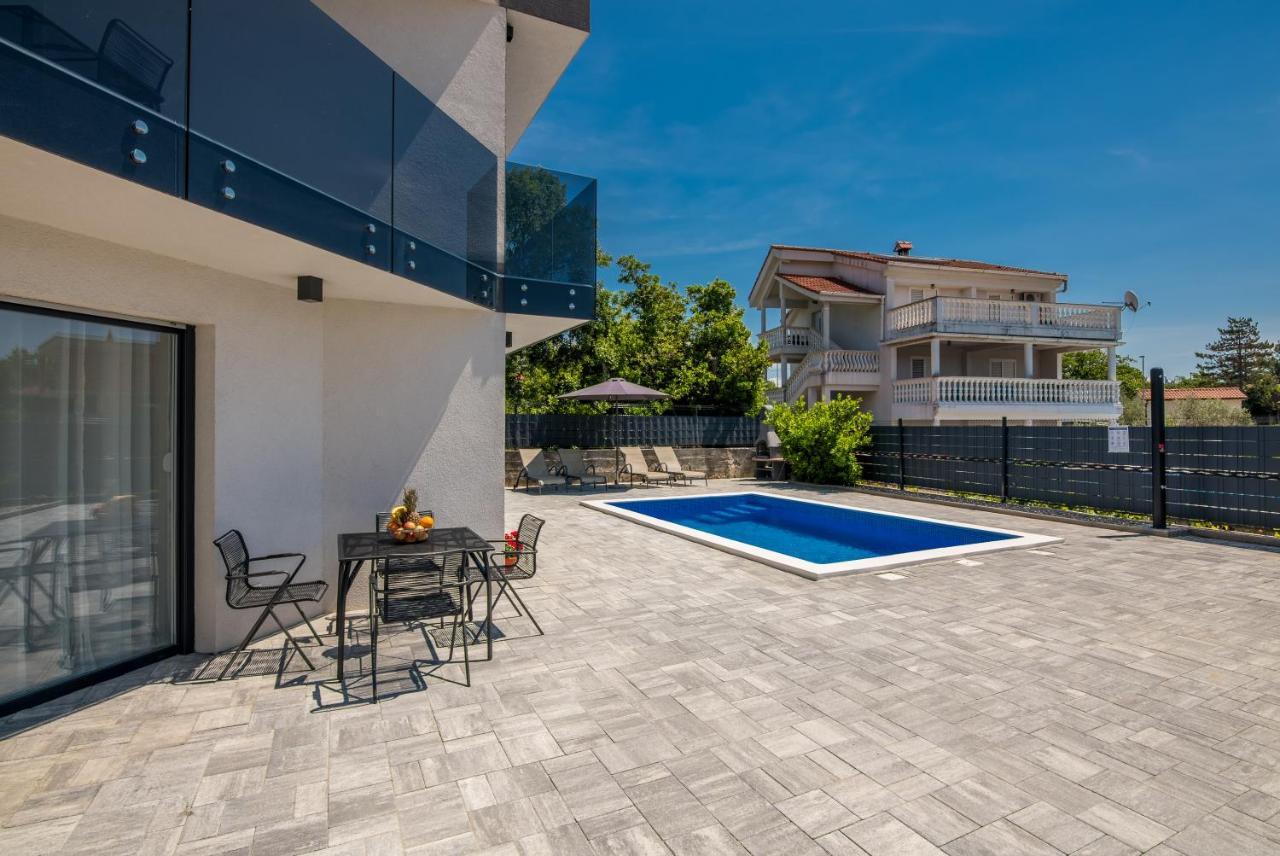 Apartments Villa "Aurea" With Pool Krk Town Exteriör bild