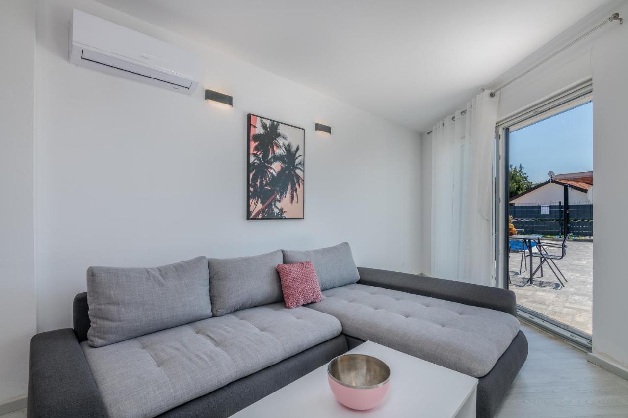 Apartments Villa "Aurea" With Pool Krk Town Exteriör bild