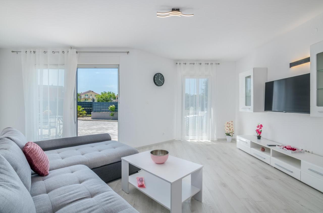 Apartments Villa "Aurea" With Pool Krk Town Exteriör bild