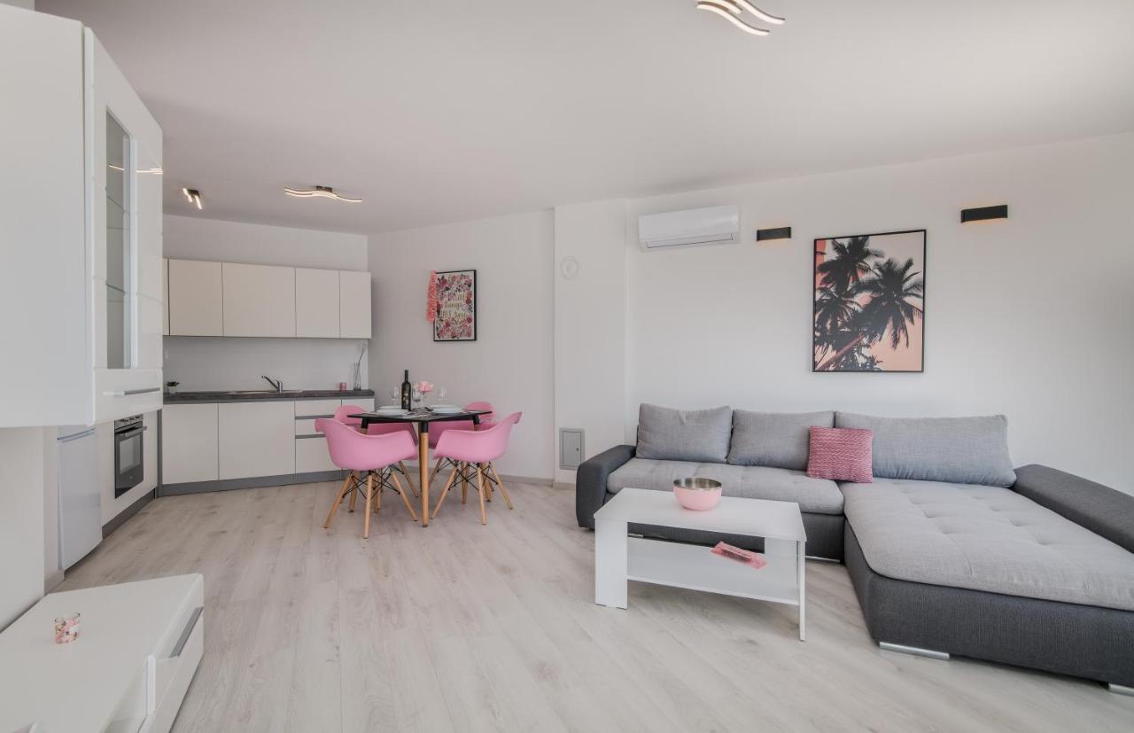 Apartments Villa "Aurea" With Pool Krk Town Exteriör bild