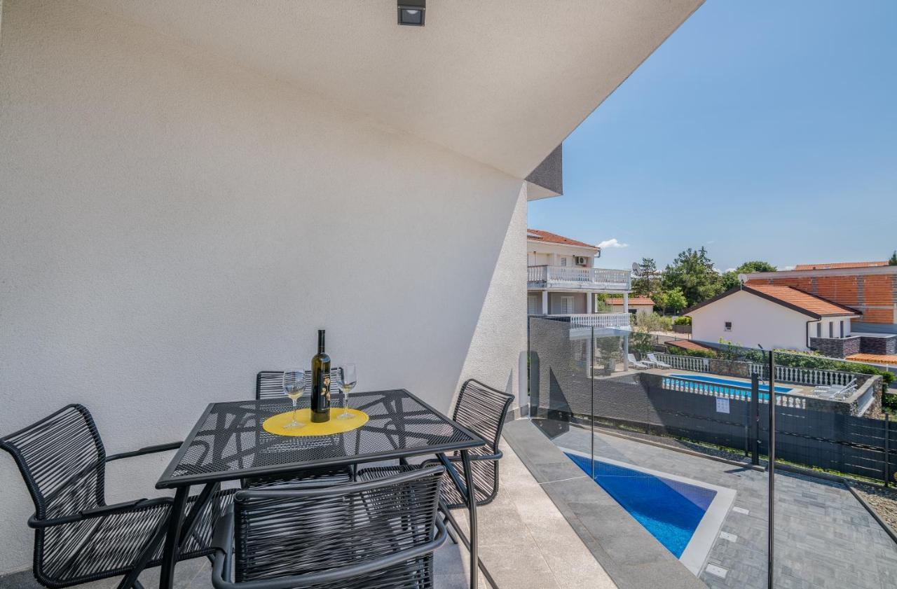 Apartments Villa "Aurea" With Pool Krk Town Exteriör bild