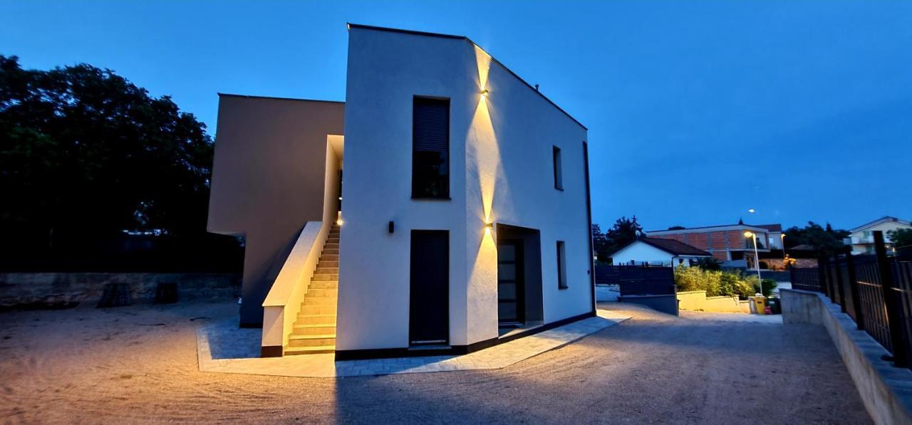 Apartments Villa "Aurea" With Pool Krk Town Exteriör bild